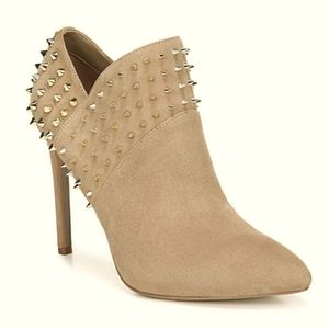 SOLD 🤝 Sam Edelman Wally Oatmeal Suede Bootie